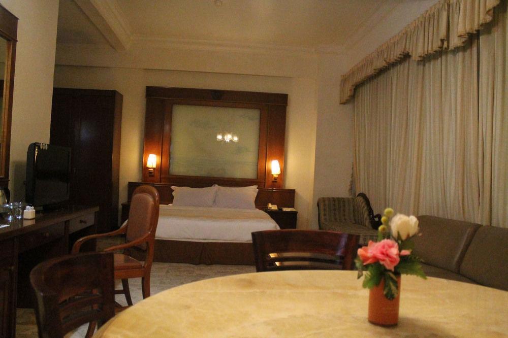 Satelit Hotel Surabaja Zewnętrze zdjęcie