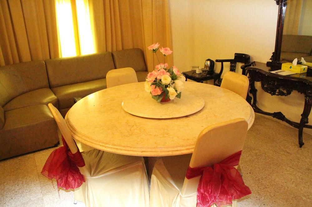 Satelit Hotel Surabaja Zewnętrze zdjęcie
