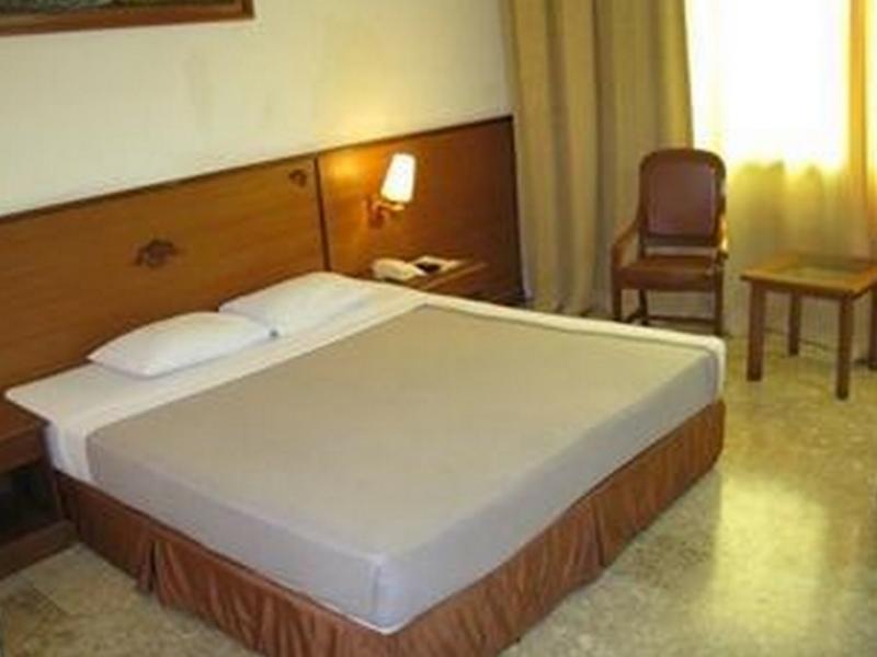 Satelit Hotel Surabaja Zewnętrze zdjęcie