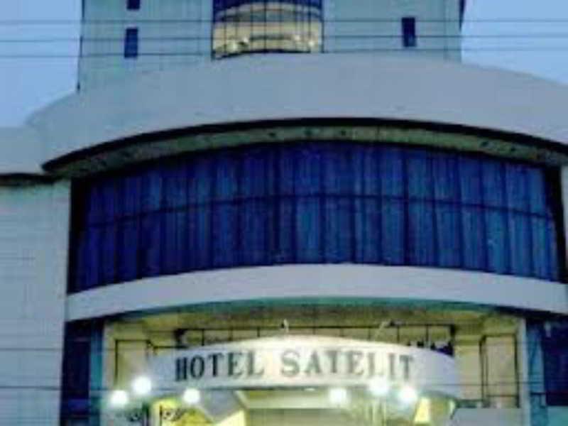 Satelit Hotel Surabaja Zewnętrze zdjęcie